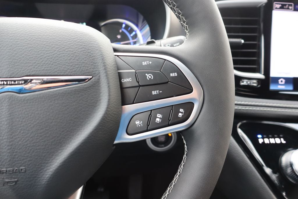 2025 Chrysler Pacifica Hybrid Select
