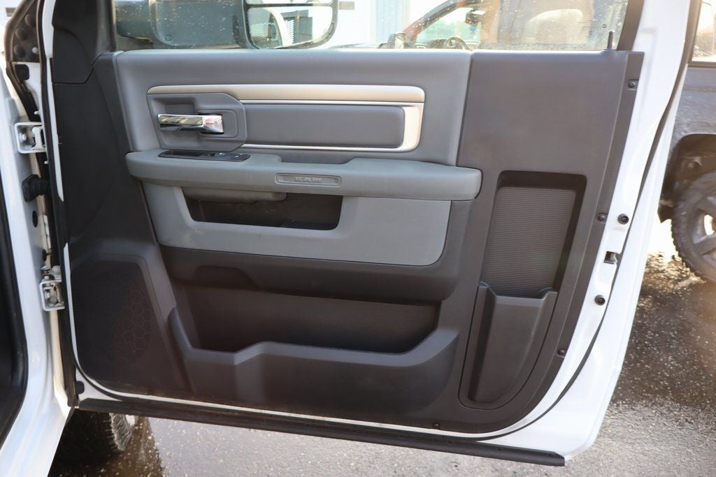 2018 RAM 3500 Tradesman 167.5 WB w/ Flatbed & Snow Plow