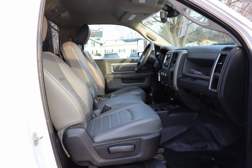 2018 RAM 3500 Tradesman 167.5 WB w/ Flatbed & Snow Plow