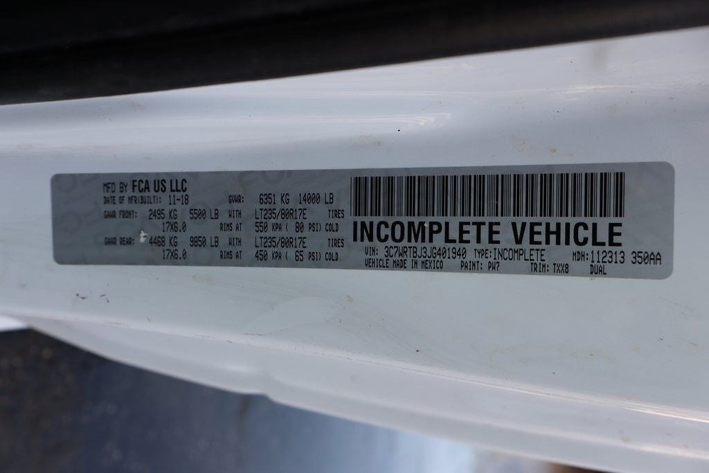 2018 RAM 3500 Tradesman 167.5 WB w/ Flatbed & Snow Plow