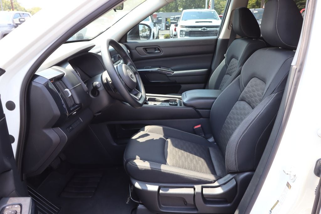 2023 Nissan Pathfinder S