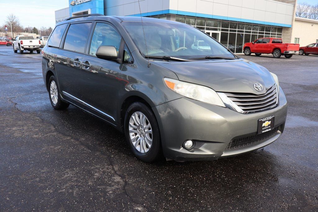 2012 Toyota Sienna XLE 8 Passenger