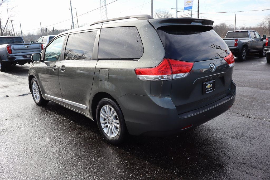 2012 Toyota Sienna XLE 8 Passenger