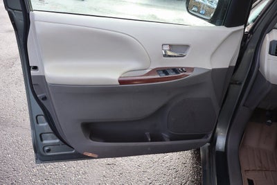 2012 Toyota Sienna XLE 8 Passenger