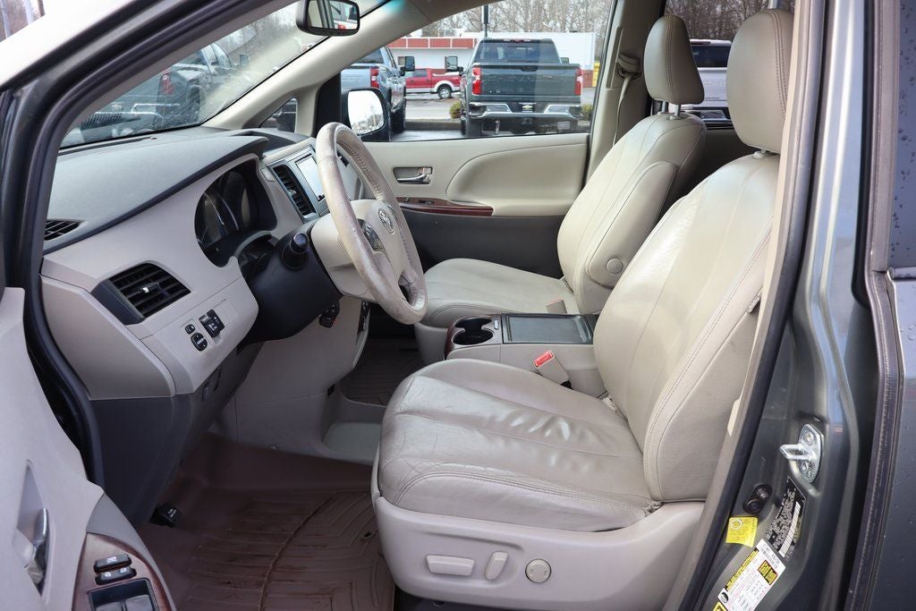 2012 Toyota Sienna XLE 8 Passenger