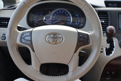 2012 Toyota Sienna XLE 8 Passenger