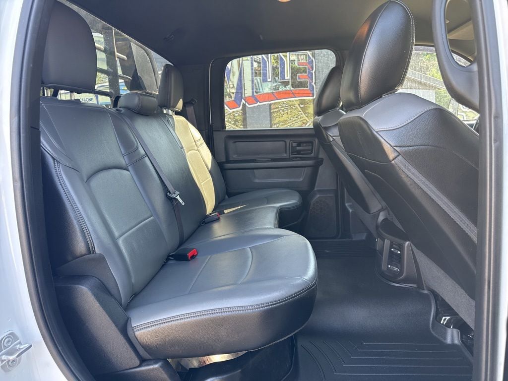 2022 RAM 5500HD Tradesman w/ Steel Flatbed & 5th Wheel Hitch