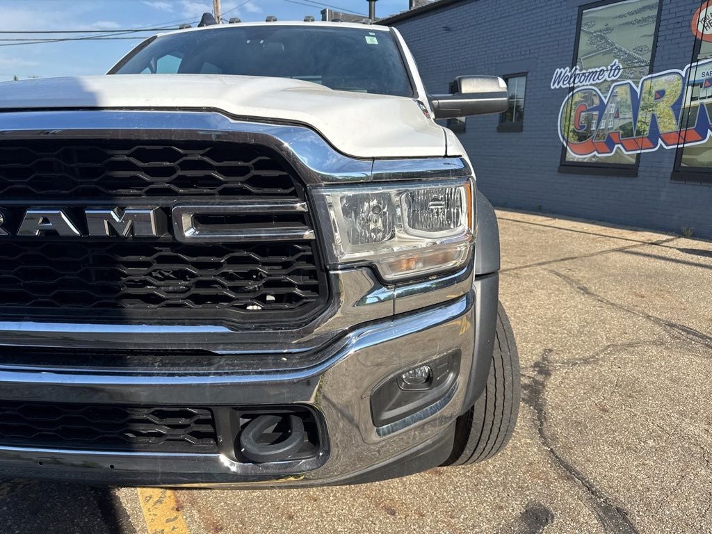 2022 RAM 5500HD Tradesman w/ Steel Flatbed & 5th Wheel Hitch