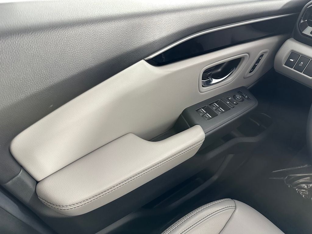 2025 Honda Pilot Touring 8 Passenger