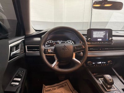 2022 Mitsubishi Outlander ES