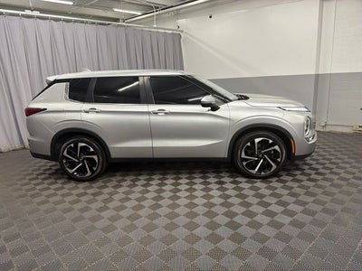 2022 Mitsubishi Outlander ES