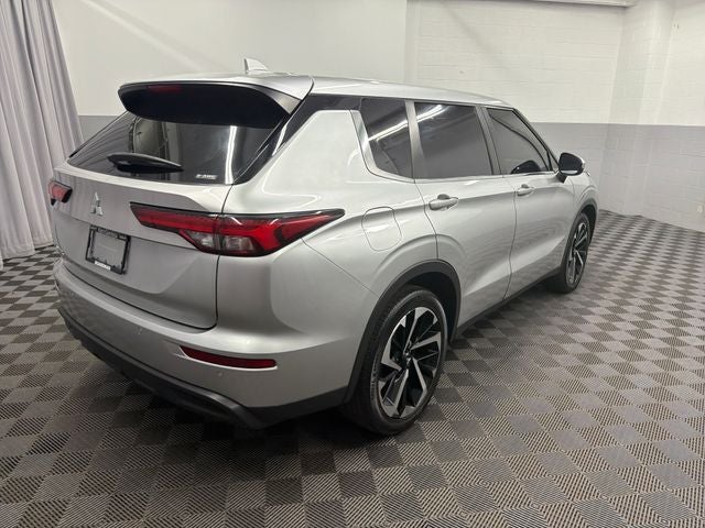 2022 Mitsubishi Outlander ES