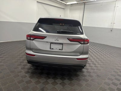 2022 Mitsubishi Outlander ES