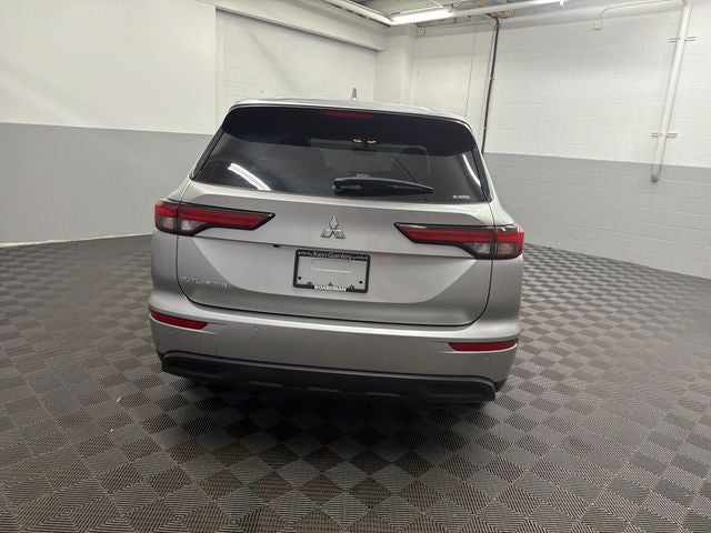 2022 Mitsubishi Outlander ES